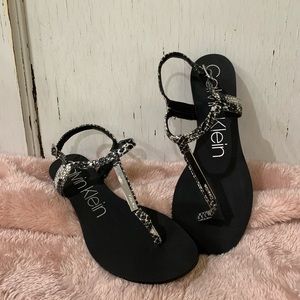 VGUC Size 8 1/2 Calvin Klein Black and White Snake Print Strappy Sandal.